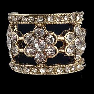 Gold Tone Ring with a Band of Flowers Size 5